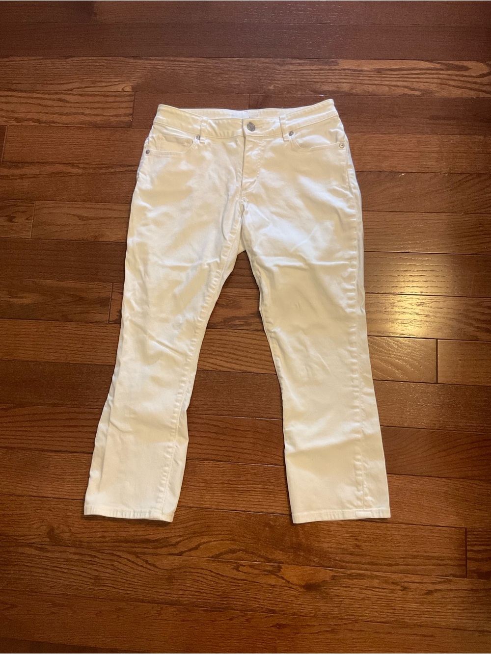 LOFT White curvy kick crop size 26